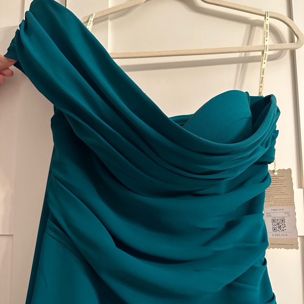Green One Shoulder Maxi Dress - Picture 2 of 3